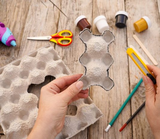 10 costume creative din materiale reciclabile pentru băieți