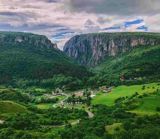 25 de destinații aproape de Cluj ideale pentru weekenduri în familie