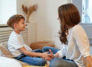 Mami, cum se fac copiii? Explicații simple pentru curiozitatea celor mici