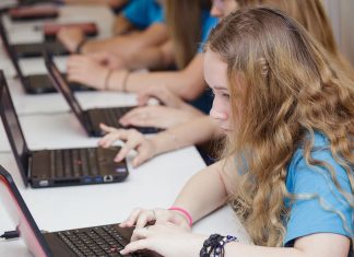 10 Platforme Educaționale pentru Copii în Era Digitală: Resurse esențiale