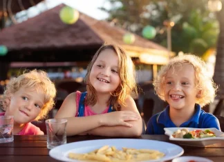 Descoperă 14 terase din București cu locuri de joacă pentru copii