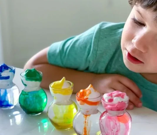 Top 12 experimente simple și distractive pentru copii de făcut acasă